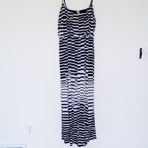 ✨Black and White Maxi Dress✨
